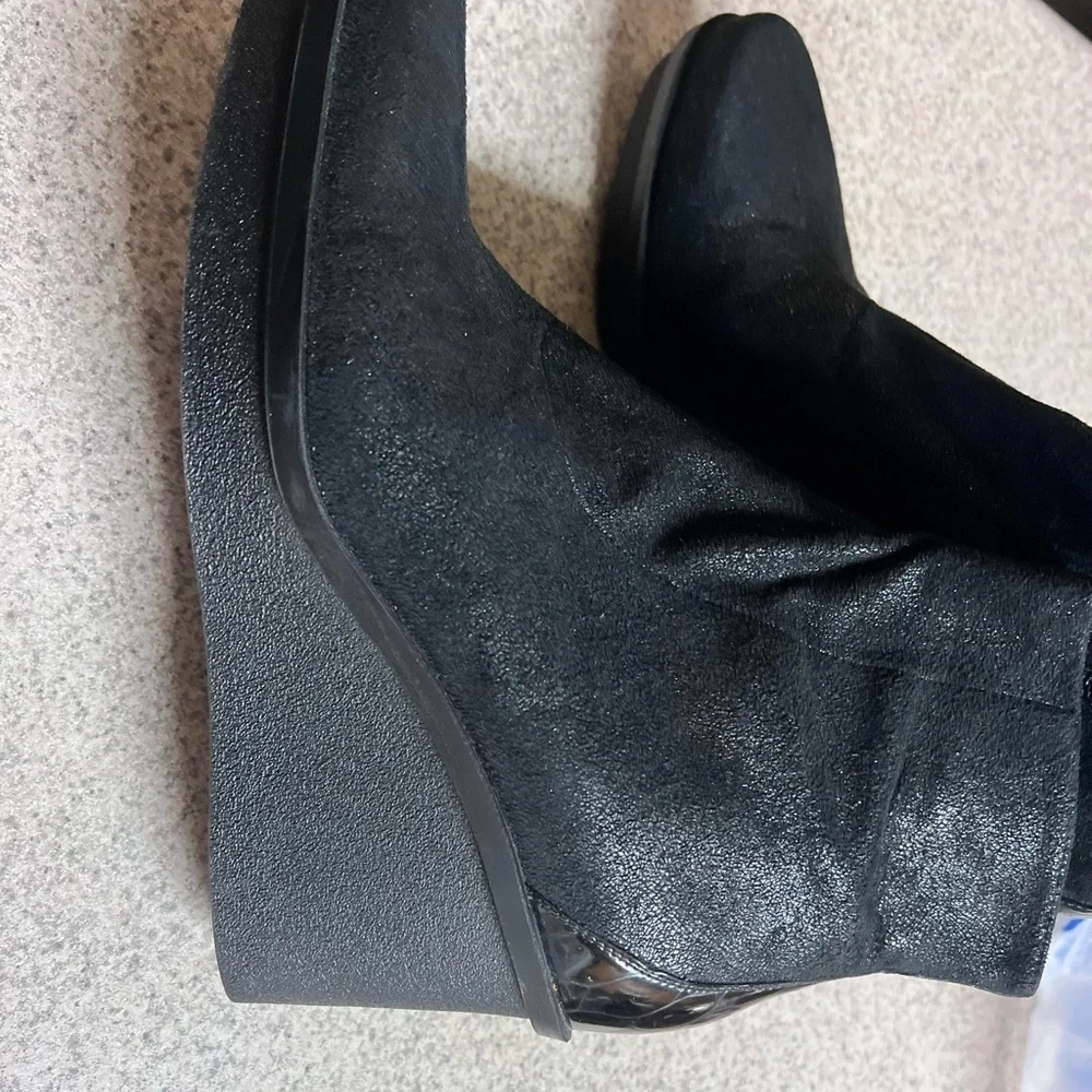 Donald J. Plainer Black Wedge Ankle Boots size 10